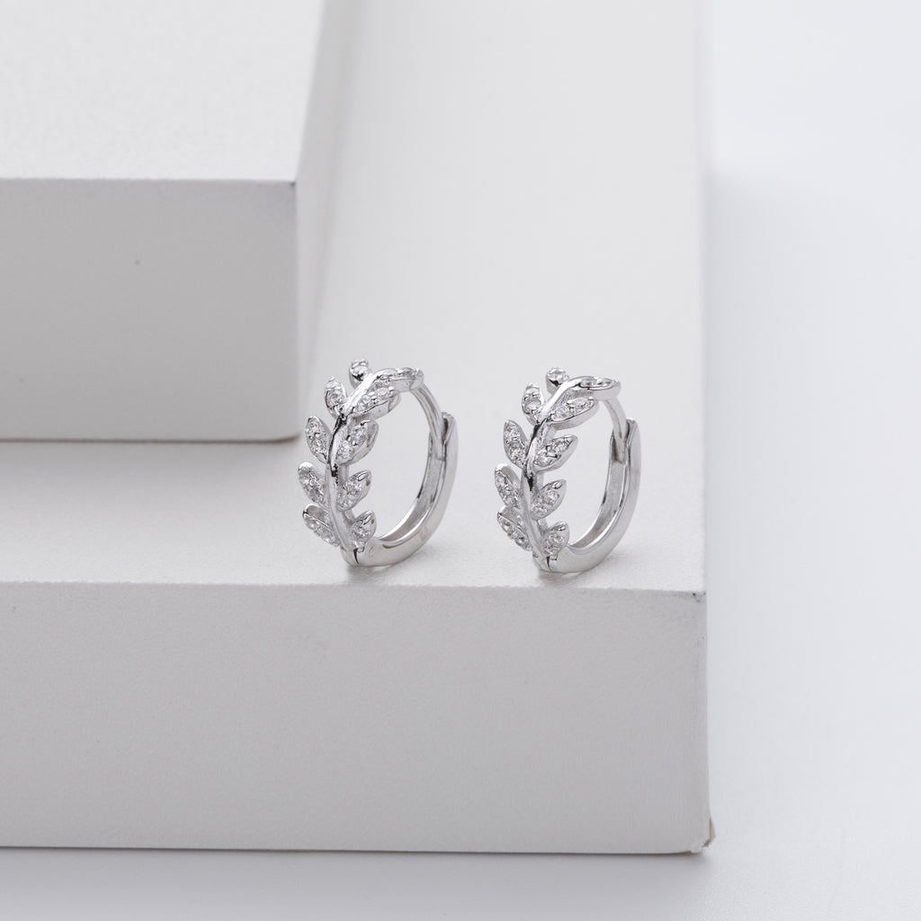 Advanced Cartilage-Piercing Earrings With Zircon And Diamond Inlays