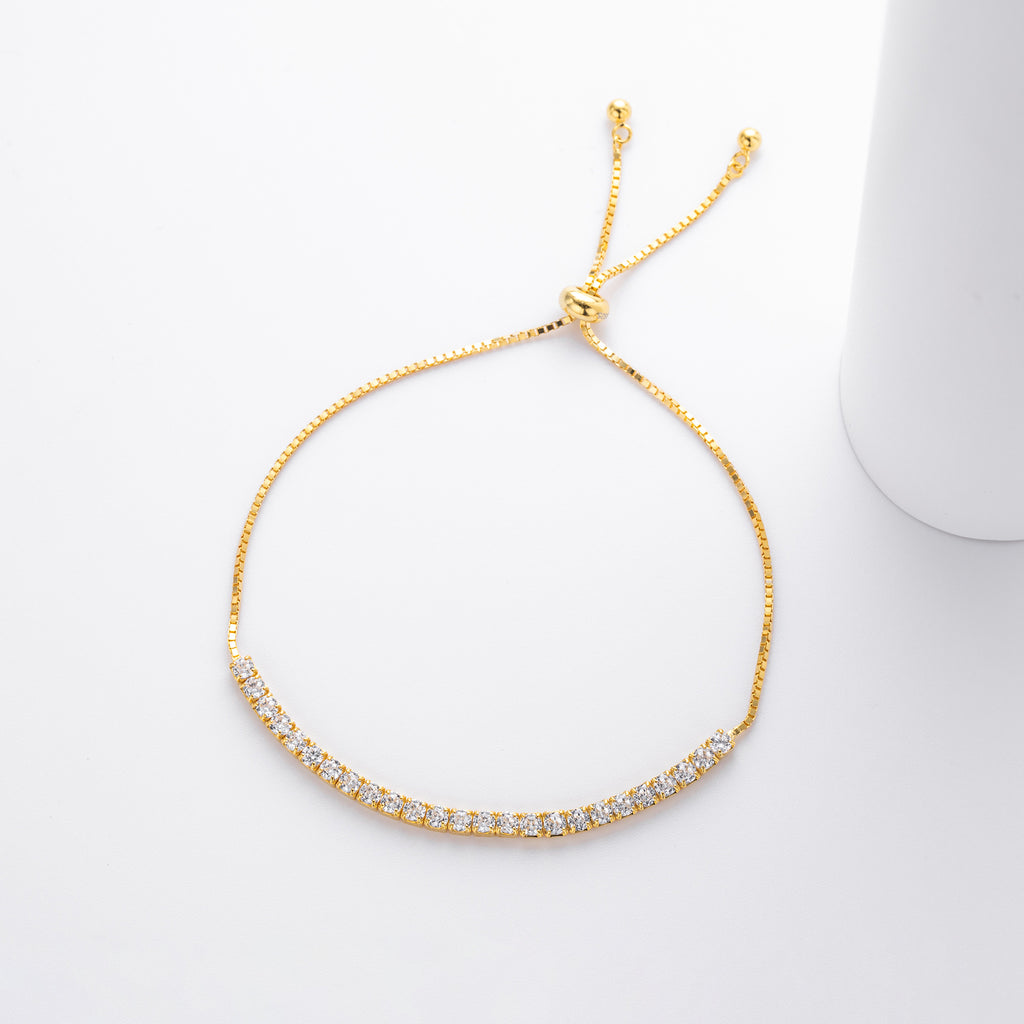 A Minimalist Design Enhanced With Delicate Zircon Accents On The Bracelet